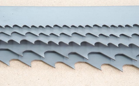 朝阳带锯床上的钢丝刷，对于带锯条的重要性